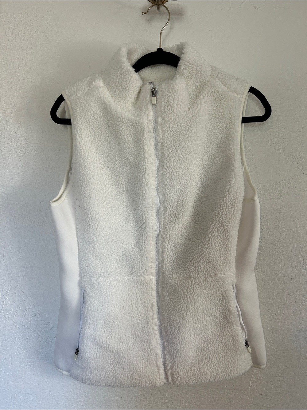 Fabletics Sedona Sherpa Fleece White Vest medium